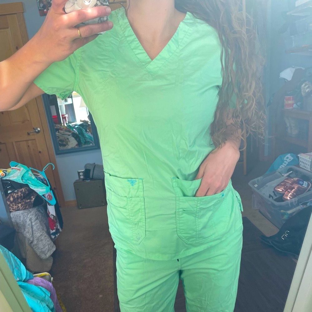 Med Couture E-Z Flex Green Scrub Top